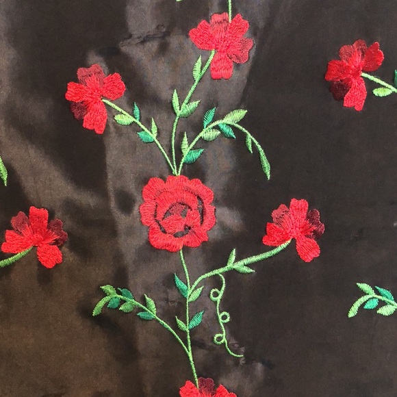 Sweet Chemise Strapless Blk Satin with Red roses zip up at the back worn once - Picture 2 of 5